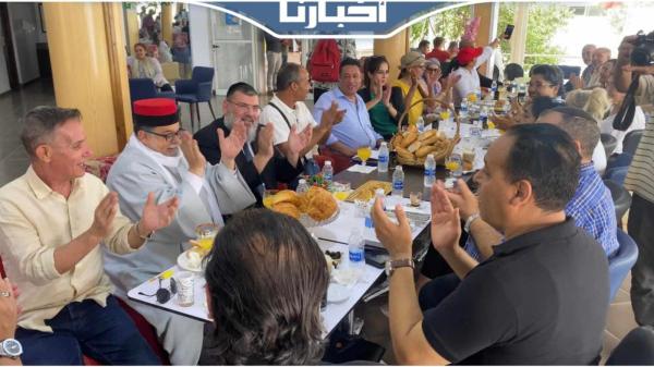 اليهود المغاربة يحتفلون بطريقة رائعة بمدينة سطات ويهتفون: الصحراء مغربية